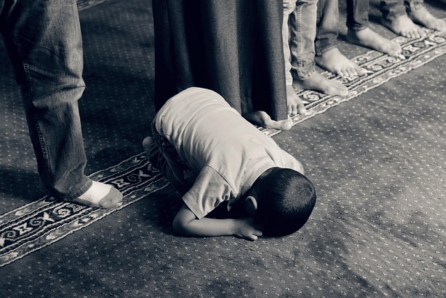 Islamic Perspectives on Cryptocurrency: Ethical Foundations and Scholarly Debate